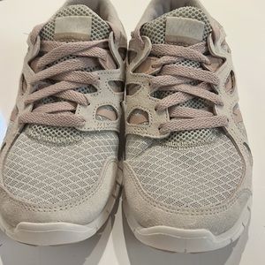 NEW NWOB Nike | Pure Platinum Free Run 2